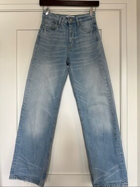 Zara Sz. 2 Light Wash High-Rise Straight Leg Jeans